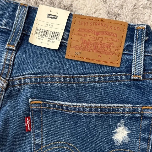 Levi’s 501 Original Fit Distressed Jeans - Size 24x26 (New With Tags) - Picture 6 of 8